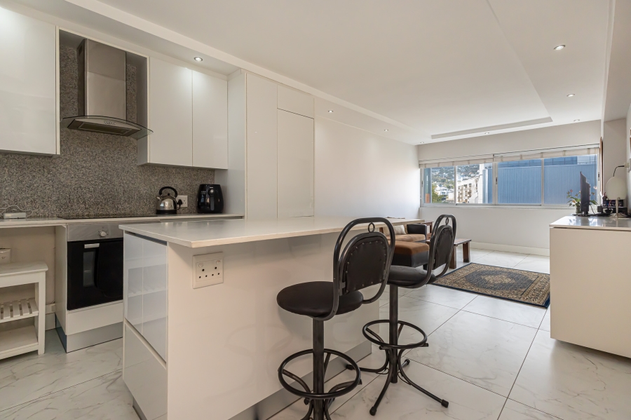 To Let 1 Bedroom Property for Rent in Sea Point Western Cape